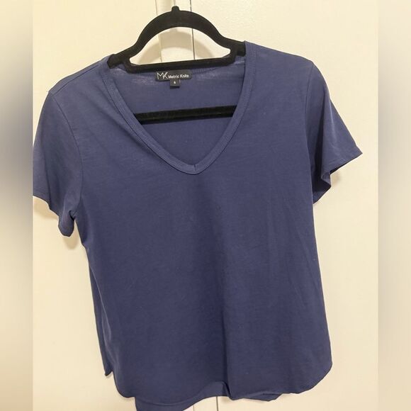 Metric Knits Navy V Neck Short Sleeve Woman’s Top with High Low Hem. Size S. - Picture 1 of 5